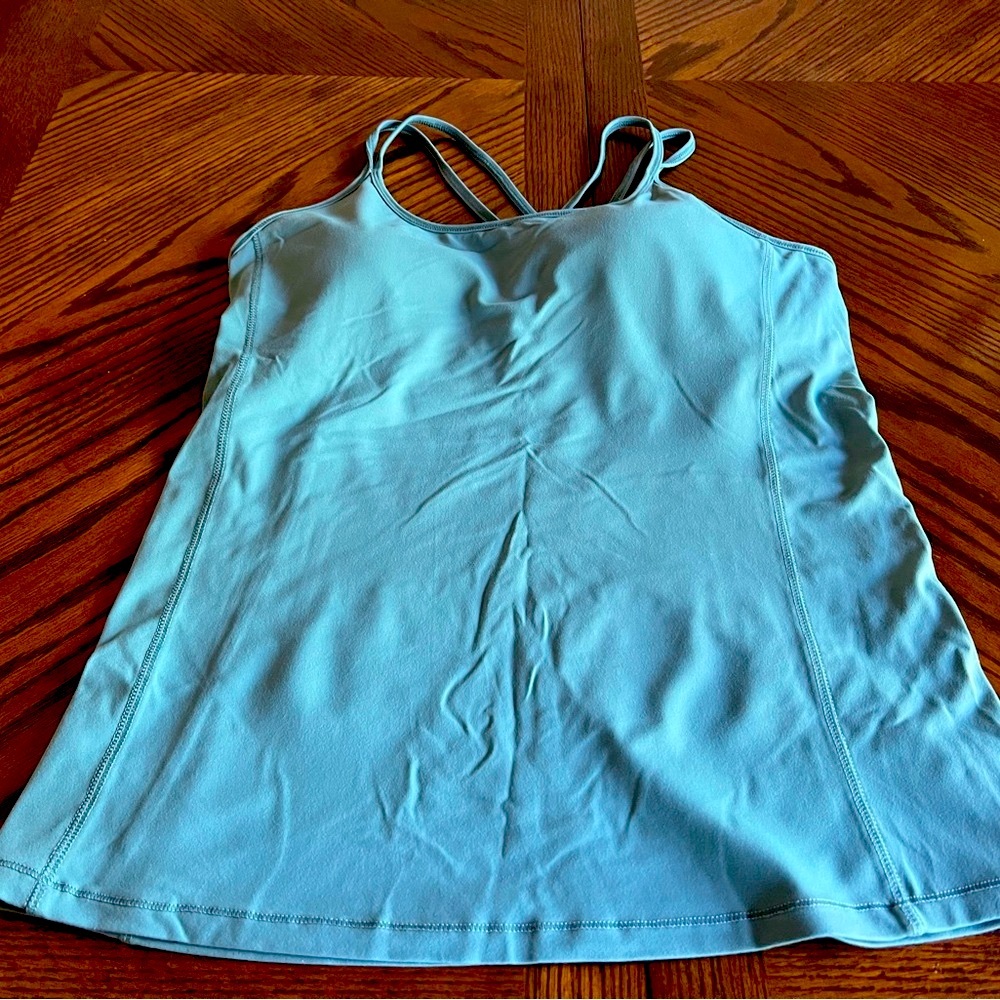 Fitted Green Sleeveless Tank Top with Crossed Straps